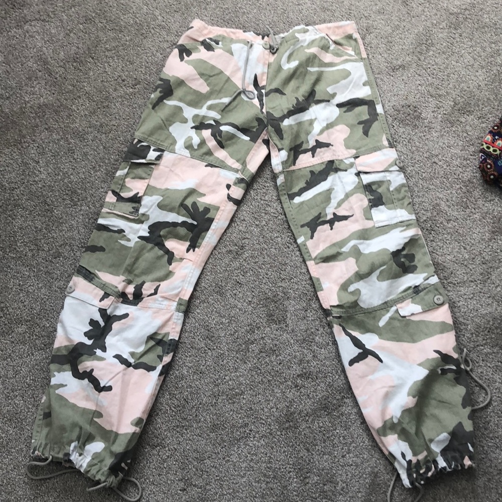 URBAN OUTFITTERS CAMO PANTS